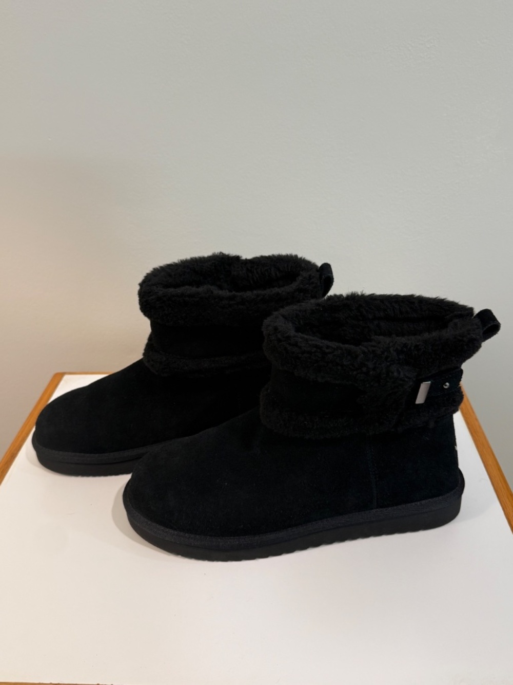 Koolaburra by UGG Barlee Mini Black Faux Fur Boots Women’s Size 9